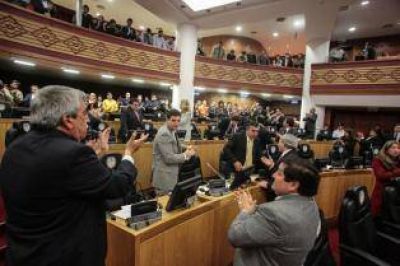 El PJ apoy� a opositores, y se pedir� al PEN que siga el Liceo