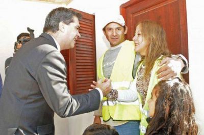 Capitanich entreg� nuevas viviendas construidas por cooperativas de trabajo