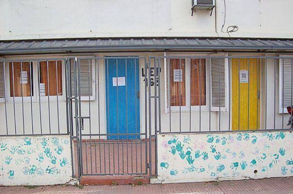 Instituto Integrador hace dos a�os que reclama una subvenci�n al Gobierno