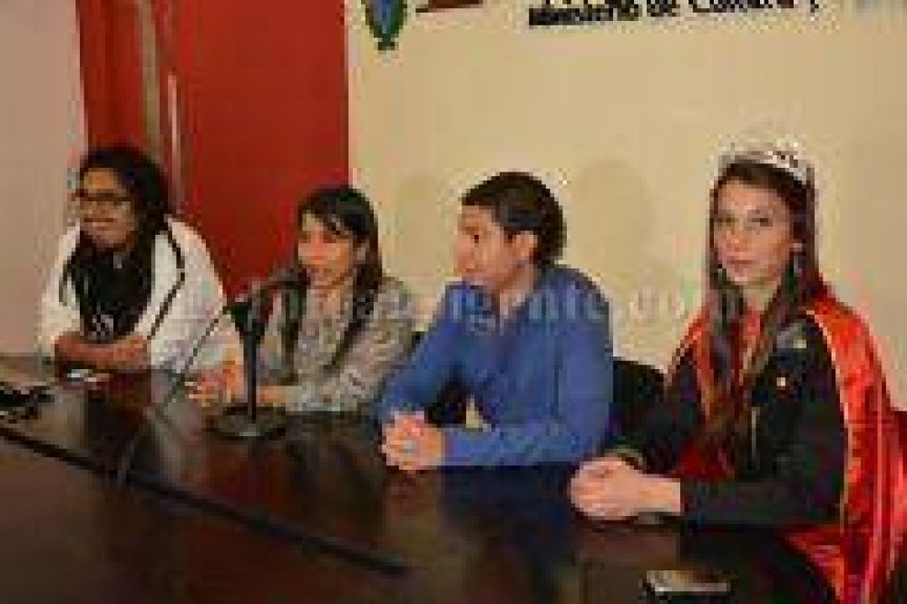 Gran fiesta en el Campo Hist�rico de la Cruz para que los estudiantes salte�os celebren su d�a