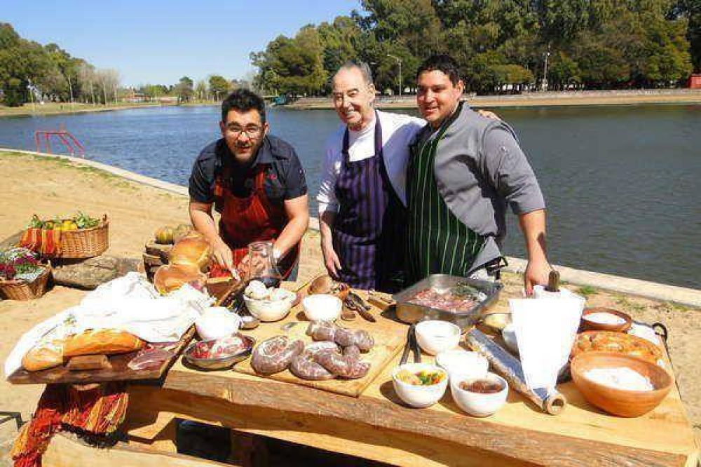 LA COCINA AZULE�A EN LA TV P�BLICA