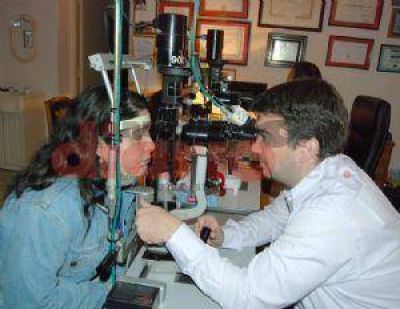 Prestigioso oftalm�logo visita nuestra provincia