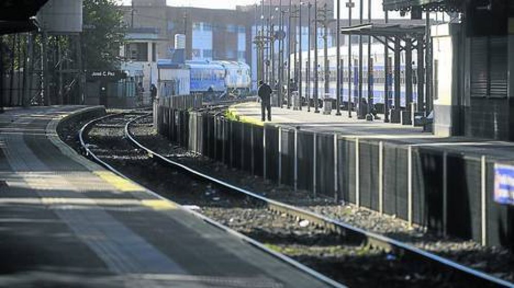 Otra vez un paro y fallas en los trenes complicaron a miles de pasajeros