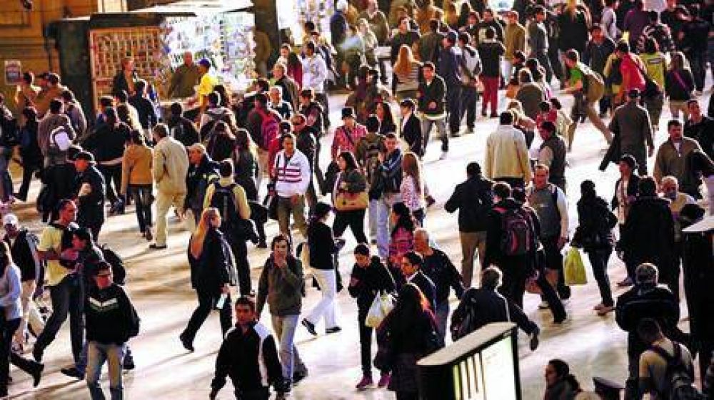 Casi la mitad de quienes trabajan en Capital llega desde el GBA