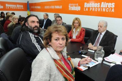 Despu�s de la tregua, docentes reflotan viejos reclamos a Scioli y De Lucia