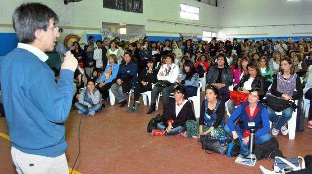 Los docentes volvieron a rechazar sentarse a dialogar con el Gobierno