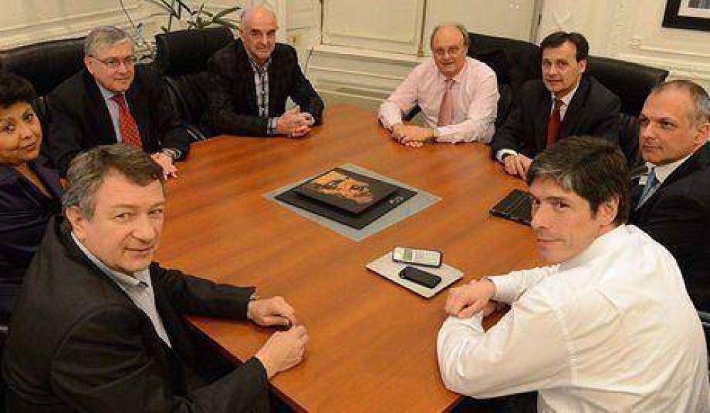 Abal Medina recibi� al FPV para analizar la campa�a en Chubut