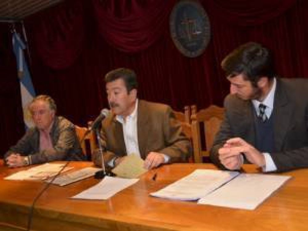 Buscan regular los honorarios de los abogados