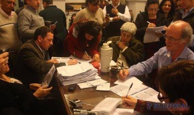 No cesa la apertura de urnas de Capital y el recuento de votos se estira hasta el martes