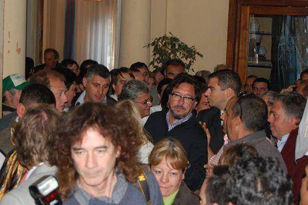 Guastavino repudi� los tensos momentos originados por miembros de la Asamblea