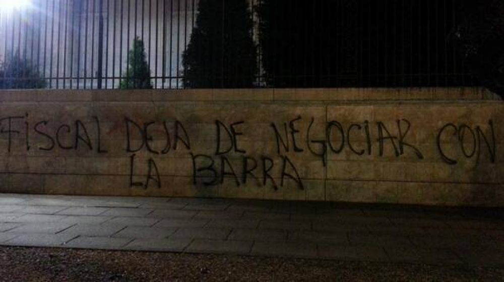 Otra pintada intimidatoria por la interna de barras en Boca