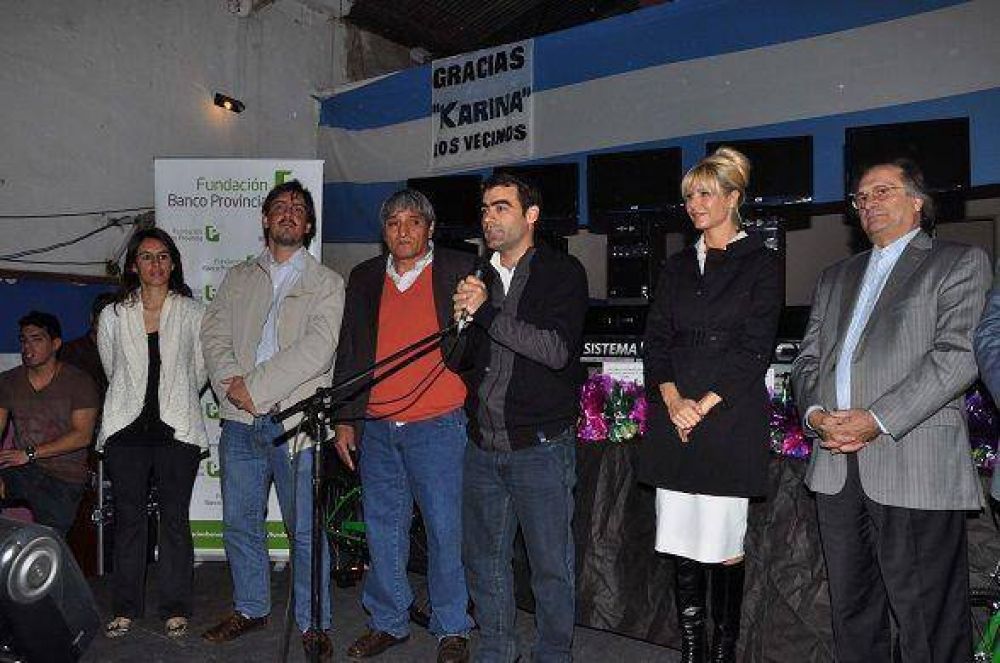 Karina Rabolini y Federico Ugo entregaron donaciones en Tigre