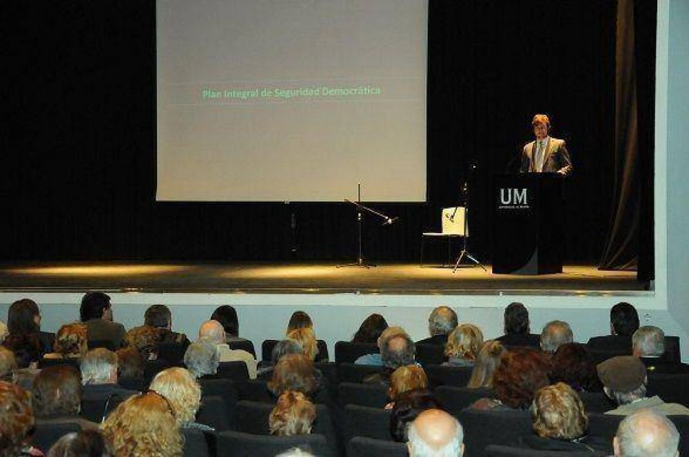 Ghi present� nuevo bot�n de auxilio para los adultos mayores de Mor�n