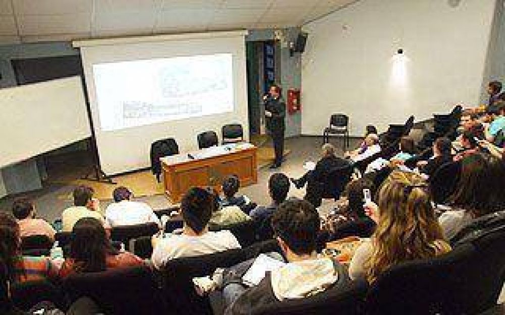 Arranc� el seminario "Mirando al Riachuelo" en Sociales