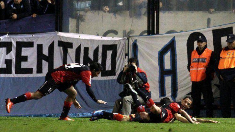 Newell's se asegur� la cima al vencer a Racing y hundirlo