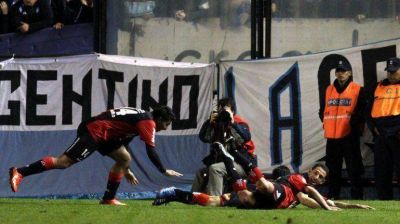 Newell's se asegur� la cima al vencer a Racing y hundirlo