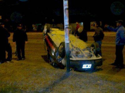 Impresionante: choc�, volc� y se salv� de milagro