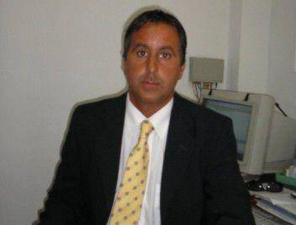 Azcona se�al� que �pensar distinto nos convierte en los malos de la pel�cula�