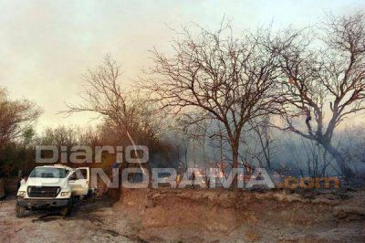Controlaron el fuego que avanzaba hacia Beltr�n