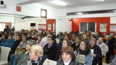 El PAMI comienza las actividades acu�ticas