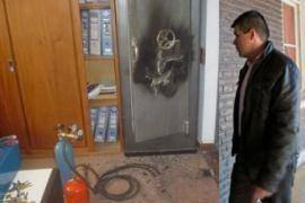 Atrapan robando una caja fuerte al "agricultor" chaque�o que dijo haber sido coimeado por polic�as tucumanos