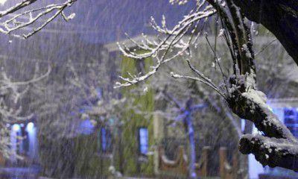 Suspenden el recital de Ciro y Los Persas y cortan rutas por nieve en Luj�n, Valle de Uco y el sur