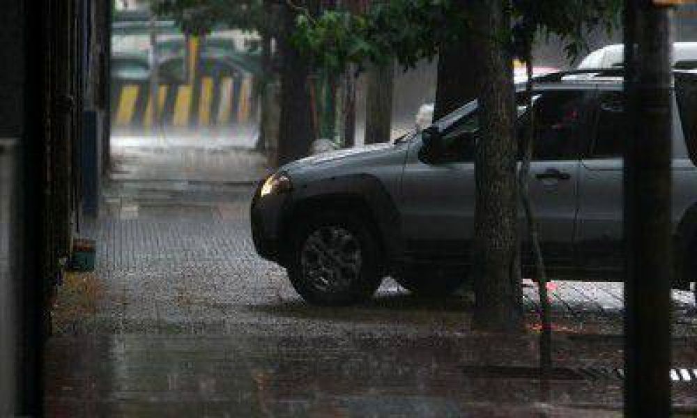 Nieva en el sur provincial mientras que llueve intensamente en el resto de la Provincia