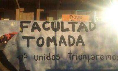 Las agrupaciones kirchneristas levantaron la toma en la facultad de Ciencias Pol�ticas de la UNCuyo