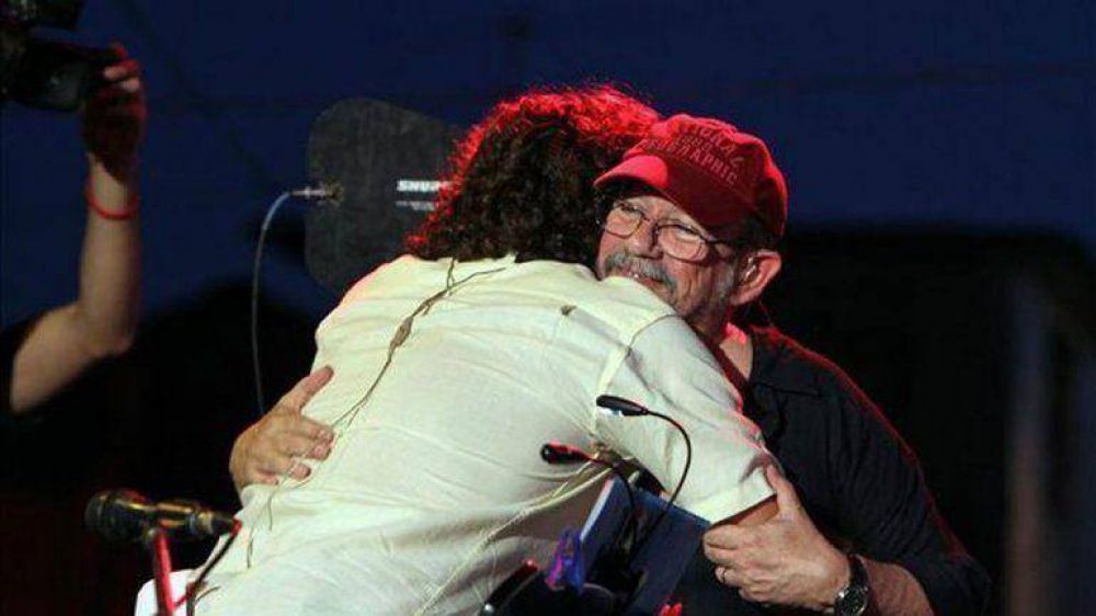 Silvio Rodr�guez respald� a cantante censurado por el r�gimen cubano