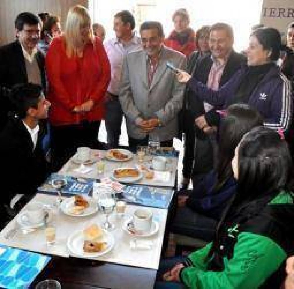 La �Casa de las Tejas� no descarta otro aumento a la quincenita