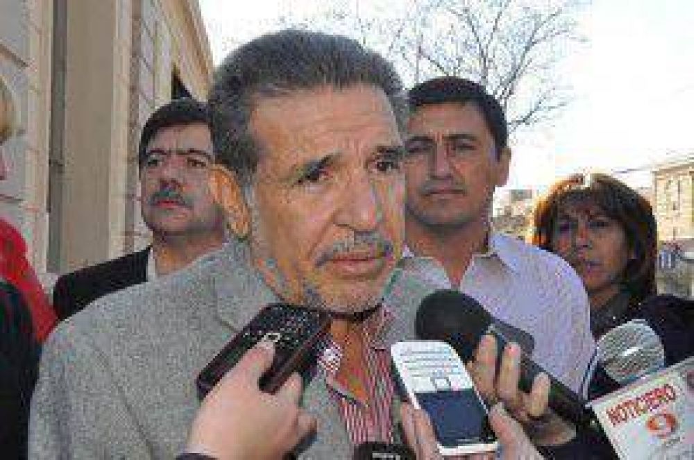Fuerte reclamo de Beder Herrera al rector de la Unlar Tello Rold�n