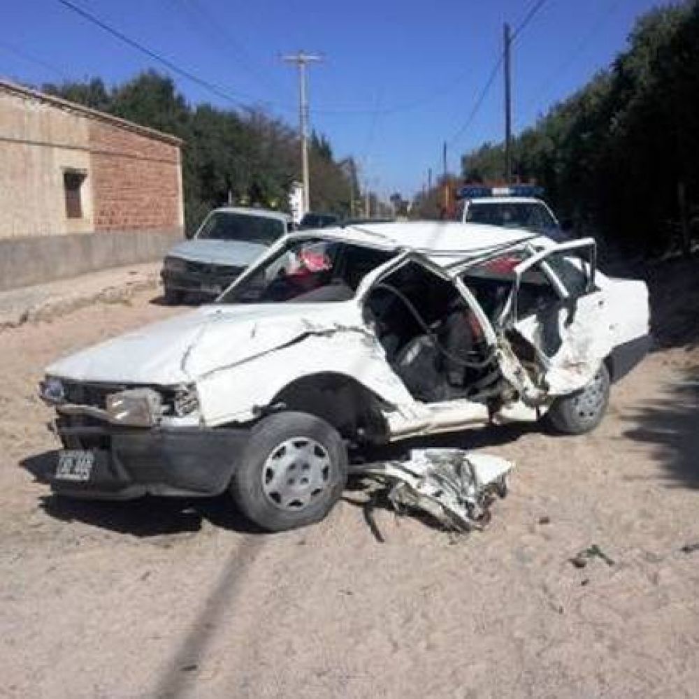 Espectacular vuelco de autom�vil en Aimogasta