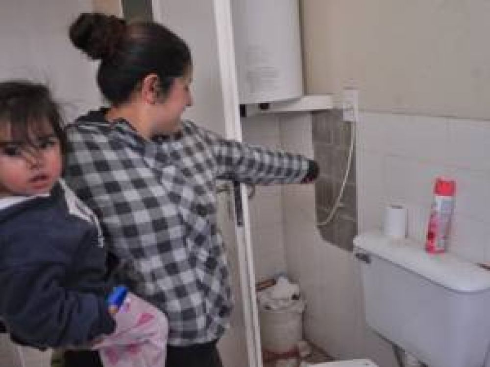 Denuncian fallas edilicias en las casas del barrio N�stor Kirchner