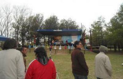 Fiesta de la primavera concluy� antes debido al fr�o y la lluvia