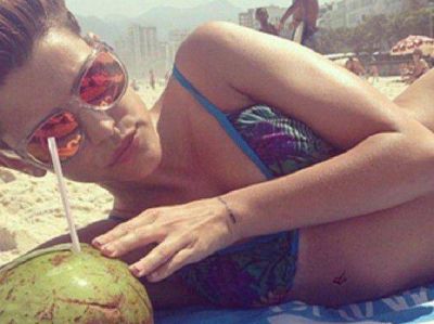 Calu Rivero se luce como DJ en las playas de Brasil