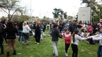 Una multitud festej� la primavera en familia en la Plaza San Mart�n
