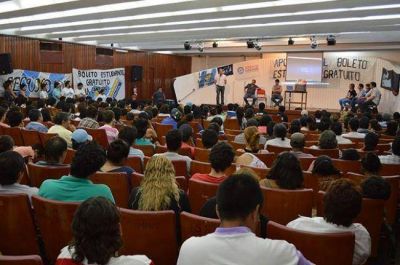 �El mejor homenaje es instaurar el boleto estudiantil gratuito�