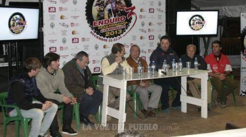 Rugir�n los motores en el faro