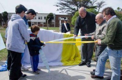 Inauguraron un monumento al creador de la �Caravana de la Primavera� 