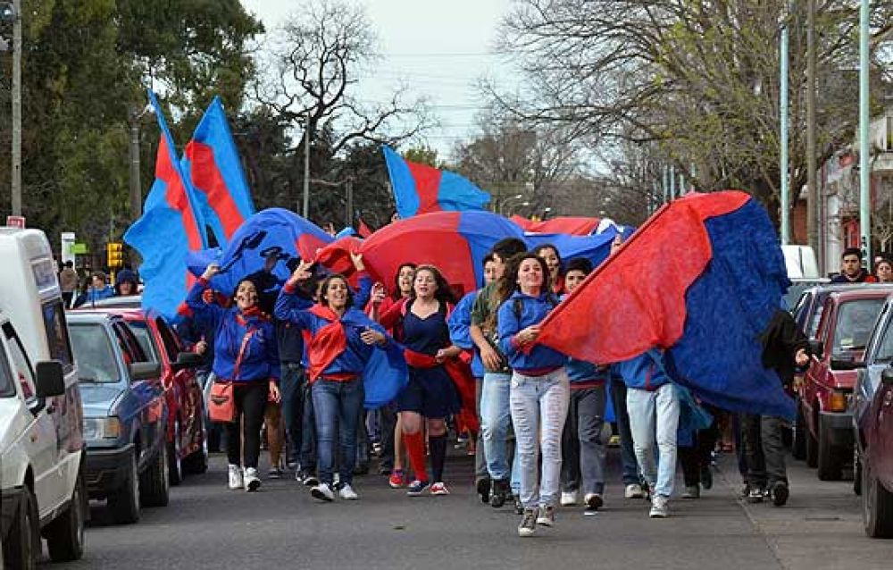 Cientos de j�venes recibieron la Primavera en el Parque Mitre