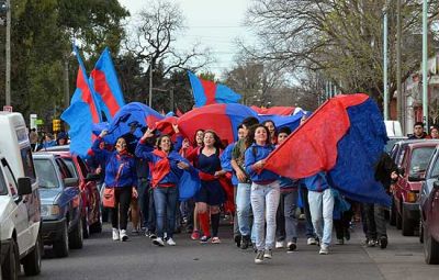 Cientos de j�venes recibieron la Primavera en el Parque Mitre