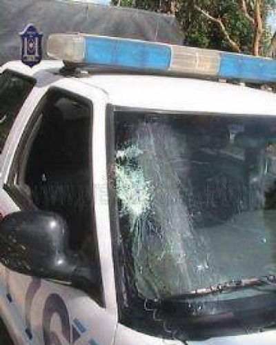Un joven herido y un m�vil destrozado en un enfrentramiento con la Polic�a de Salta