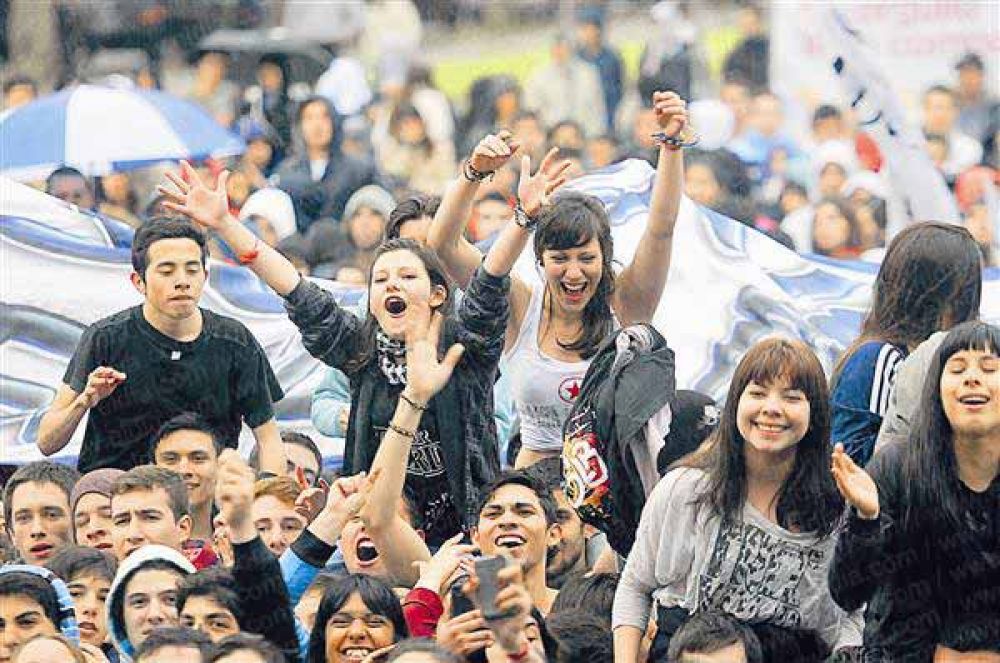 Lluvia y fr�o no pudieron apagar el festejo: se arm� la primavera