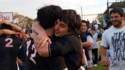 Universitario gan� afuera y qued� a un paso del ascenso