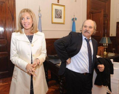 Sigue la guerra en la familia Granados: el hijo del Sheriff apunt� contra su t�a