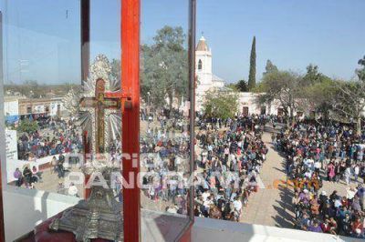 Mail�n celebra la fiesta chica del Se�or de los Milagros