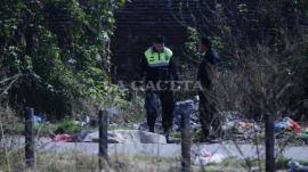 Intent� robar la casa de un polic�a y apareci� muerto en el Canal Sur: hay cinco efectivos detenidos