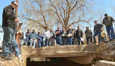 Irrigaci�n capacit� en t�cnicas de distribuci�n eficientes a tomeros de Lavalle y Valle de Uco