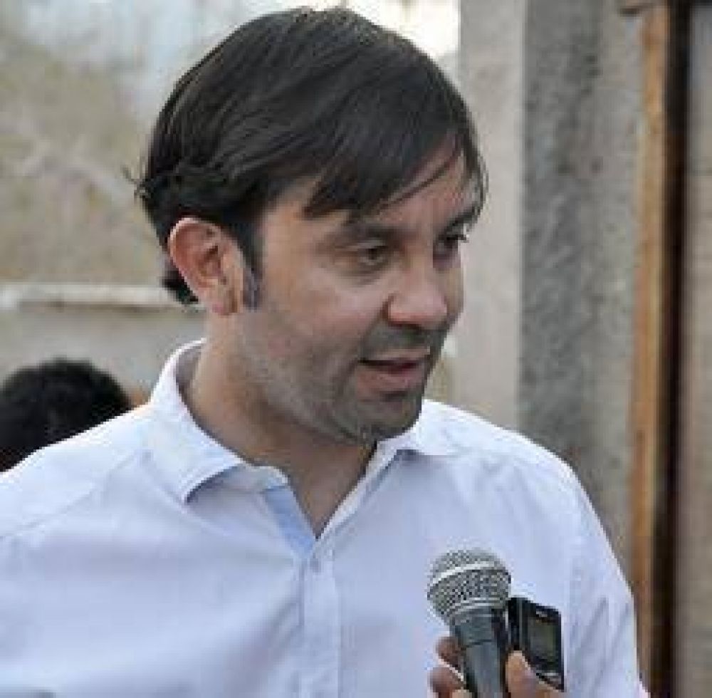 Felipe Alvarez pidi a las autoridades de la UNLaR reconocer en conflicto