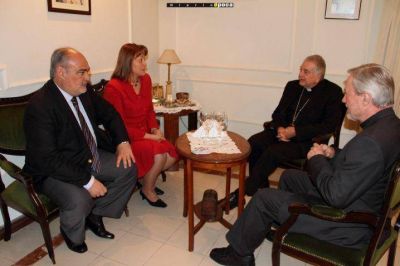 Antes de ir a Itat�, el enviado del Papa se reuni� con Colombi